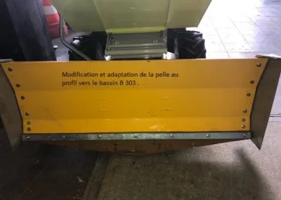 Photo - Nettoyage d'un profil canalisé à l'aide du mini-dumper